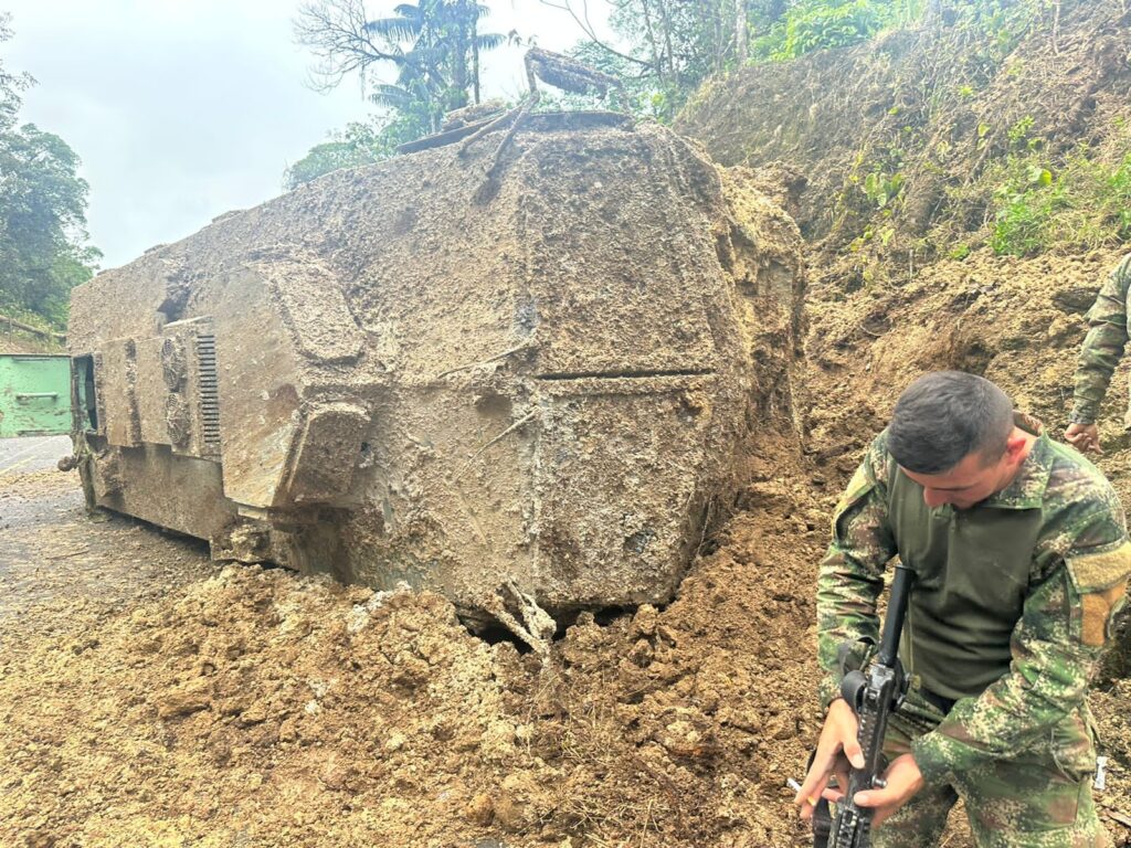 La tanqueta del Ejército terminó volcada, le pusieron explosivos cuando pasaba en Tumaco – La Guayacana | Noticias de Buenaventura, Colombia y el Mundo